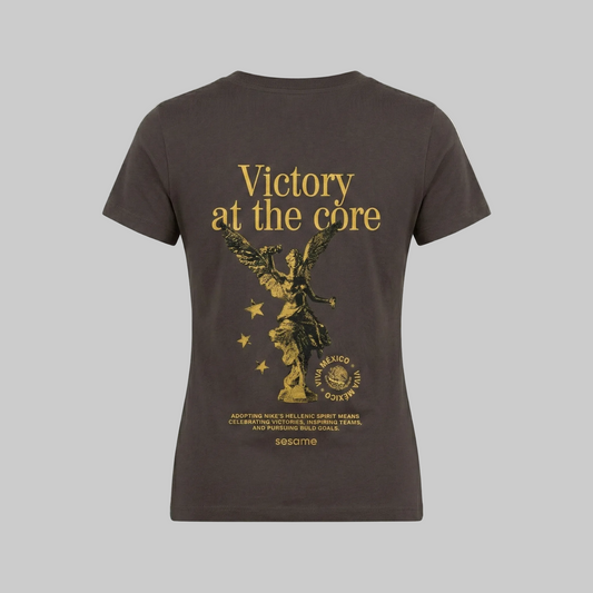 Camiseta Victory at the core